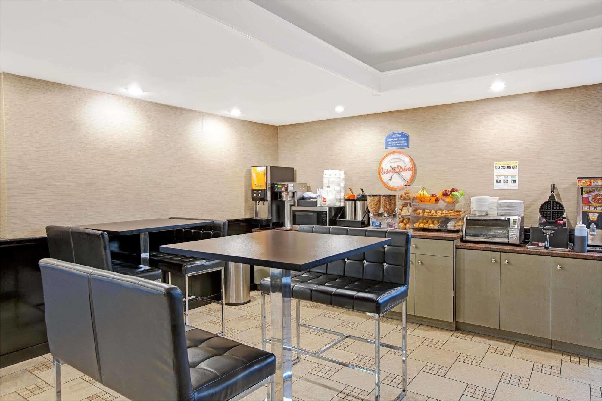Howard Johnson Inn Queens Village New York Exterior photo