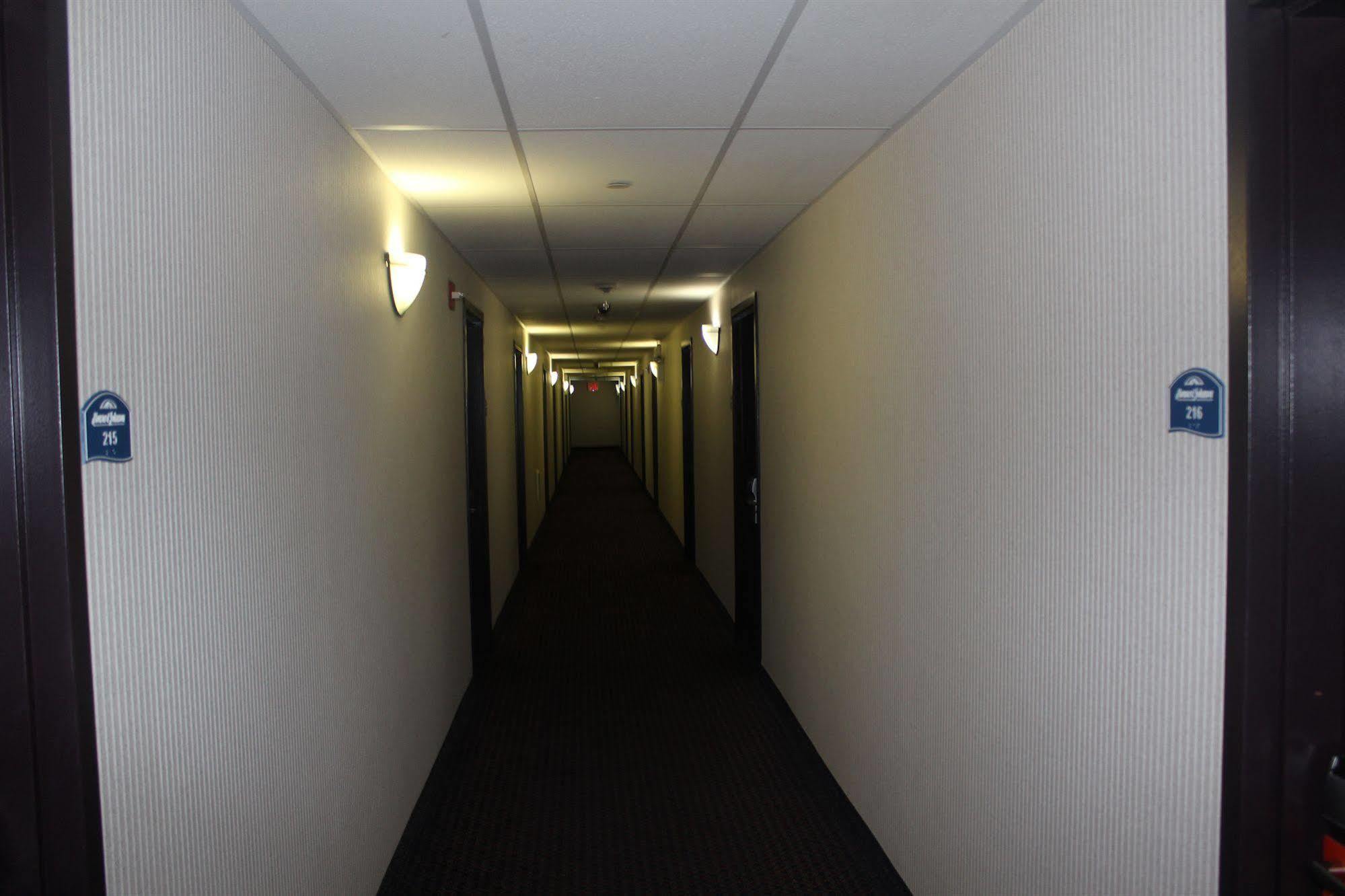 Howard Johnson Inn Queens Village New York Exterior photo